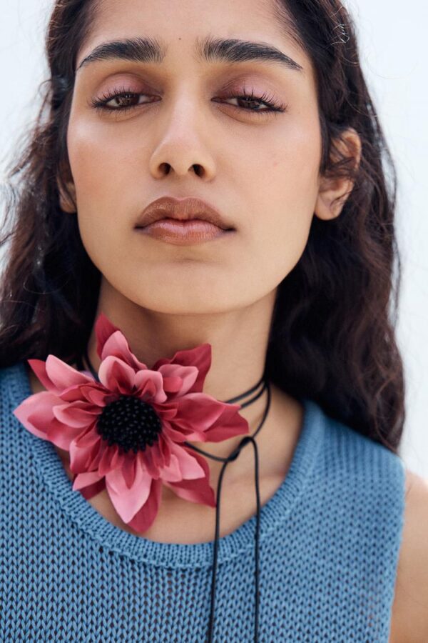 گردنبند زنانه زارا contrast flower rope necklace