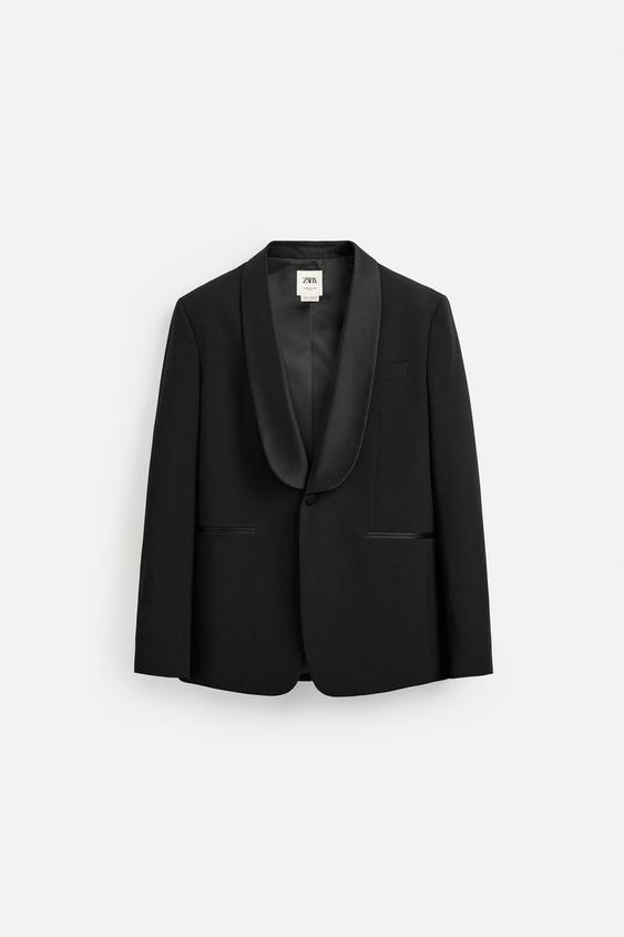 Home 25 اپلیکیشن فارسی زارا، که توسط تیم تهران زارا طراحی و ساخته شده، راهی نوین برای خرید محصولات اورجینال زارا با بهترین قیمت است. این اپلیکیشن دسترسی به جدیدترین و محبوبترین محصولات زارا را با سهولت و اطمینان فراهم میکند. تمامی محصولات به طور مستقیم از برند اصلی تهیه شده و با تضمین اصالت به کاربران عرضه میشود. با اپلیکیشن فارسی زارا، تجربهای سریع، مطمئن و مقرونبهصرفه از خرید آنلاین را تجربه کنید.. کت مردانه زارا limited edition smoking suit blazer