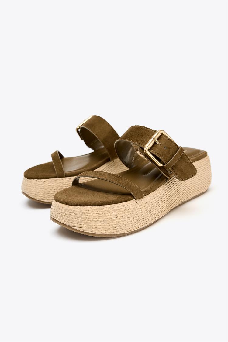 12352610032 e2 اپلیکیشن فارسی زارا، که توسط تیم تهران زارا طراحی و ساخته شده، راهی نوین برای خرید محصولات اورجینال زارا با بهترین قیمت است. این اپلیکیشن دسترسی به جدیدترین و محبوب‌ترین محصولات زارا را با سهولت و اطمینان فراهم می‌کند. تمامی محصولات به طور مستقیم از برند اصلی تهیه شده و با تضمین اصالت به کاربران عرضه می‌شود. با اپلیکیشن فارسی زارا، تجربه‌ای سریع، مطمئن و مقرون‌به‌صرفه از خرید آنلاین را تجربه کنید..