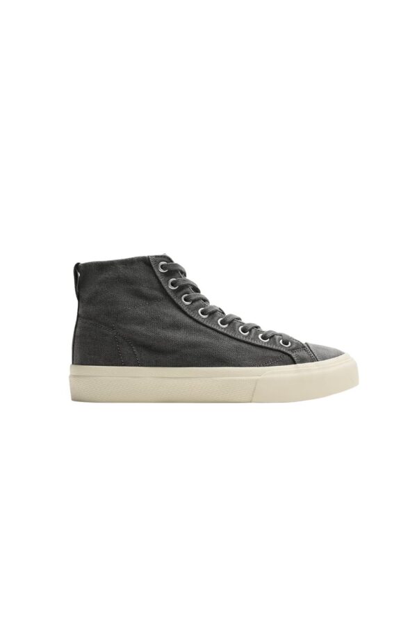 12115620800 200 e1 اپلیکیشن فارسی زارا، که توسط تیم تهران زارا طراحی و ساخته شده، راهی نوین برای خرید محصولات اورجینال زارا با بهترین قیمت است. این اپلیکیشن دسترسی به جدیدترین و محبوب‌ترین محصولات زارا را با سهولت و اطمینان فراهم می‌کند. تمامی محصولات به طور مستقیم از برند اصلی تهیه شده و با تضمین اصالت به کاربران عرضه می‌شود. با اپلیکیشن فارسی زارا، تجربه‌ای سریع، مطمئن و مقرون‌به‌صرفه از خرید آنلاین را تجربه کنید..