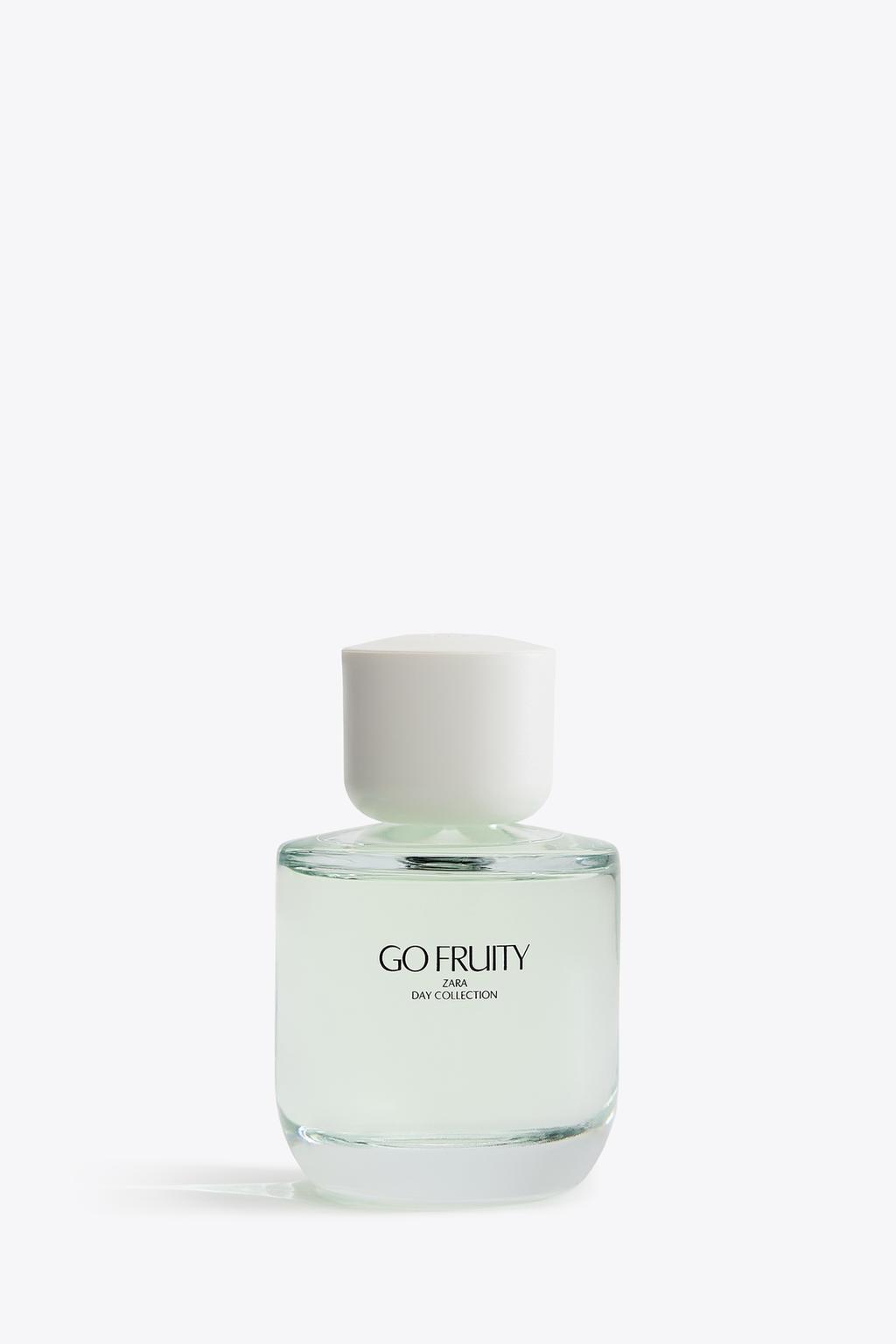 20120692999-E1 20120692999 e1 عطر go fruity eau de toilette زنانه زارا (zara) با حجم ۹۰ میلیلیتر عطری شاداب، سرزنده و پر از انرژی است. این عطر با ترکیبی از رایحههای میوهای تازه، حس طراوت و نشاط را در طول روز به همراه دارد. طراحی مدرن و مینیمال بطری، آن را به گزینهای شیک برای هدیه یا استفاده شخصی تبدیل میکند. ماندگاری متوسط و پخش بوی دلپذیر این عطر باعث میشود انتخابی عالی برای روزهای گرم تابستان، استفاده روزانه و موقعیتهای غیررسمی باشد.