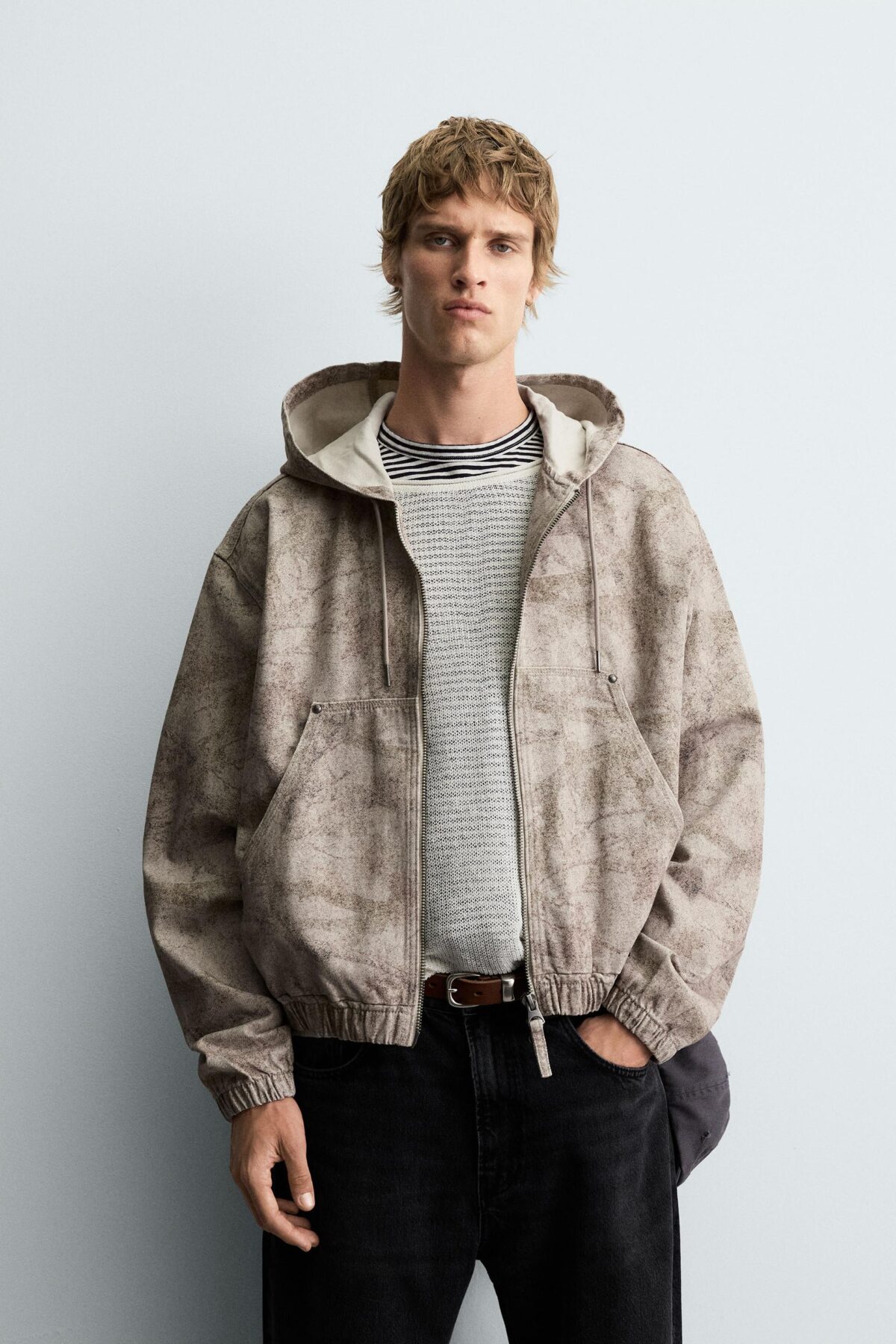 06987310020 a1 scaled ژاکت مردانه «washed hooded jacket» از برند zara