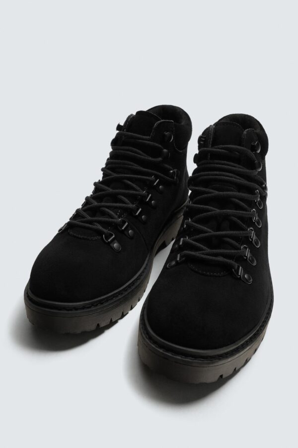 12055620800 e2 اپلیکیشن فارسی زارا، که توسط تیم تهران زارا طراحی و ساخته شده، راهی نوین برای خرید محصولات اورجینال زارا با بهترین قیمت است. این اپلیکیشن دسترسی به جدیدترین و محبوب‌ترین محصولات زارا را با سهولت و اطمینان فراهم می‌کند. تمامی محصولات به طور مستقیم از برند اصلی تهیه شده و با تضمین اصالت به کاربران عرضه می‌شود. با اپلیکیشن فارسی زارا، تجربه‌ای سریع، مطمئن و مقرون‌به‌صرفه از خرید آنلاین را تجربه کنید..