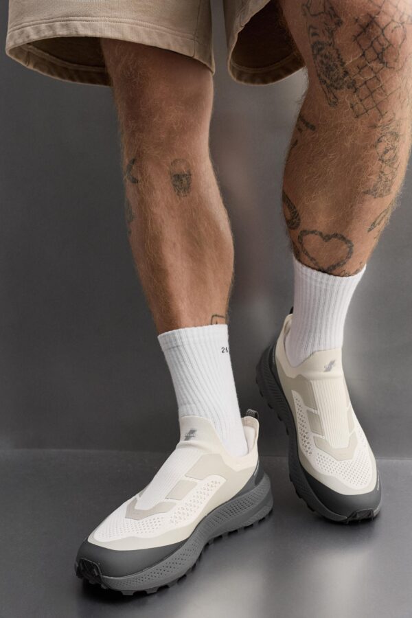 12319620802 a3 اپلیکیشن فارسی زارا، که توسط تیم تهران زارا طراحی و ساخته شده، راهی نوین برای خرید محصولات اورجینال زارا با بهترین قیمت است. این اپلیکیشن دسترسی به جدیدترین و محبوب‌ترین محصولات زارا را با سهولت و اطمینان فراهم می‌کند. تمامی محصولات به طور مستقیم از برند اصلی تهیه شده و با تضمین اصالت به کاربران عرضه می‌شود. با اپلیکیشن فارسی زارا، تجربه‌ای سریع، مطمئن و مقرون‌به‌صرفه از خرید آنلاین را تجربه کنید..